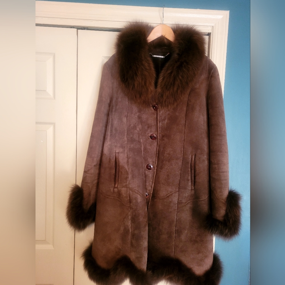 4XL Heavy coat - fits like a 1XL. Warm & has a suede-like feel.